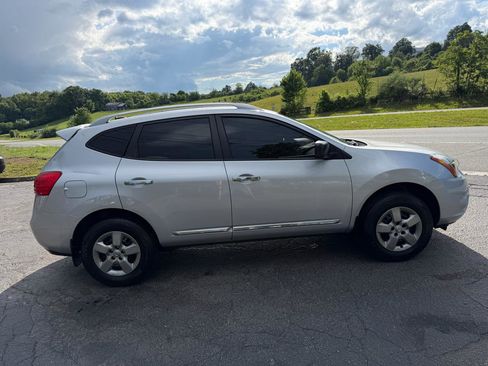 Used 2015 Nissan Rogue S w/ Convenience Package AWD/4WD image 8