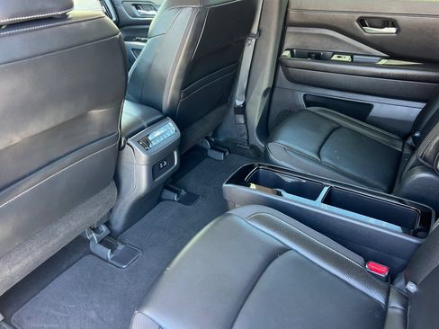 Used 2025 Nissan Pathfinder SL w/ SL Premium Package FWD image 12