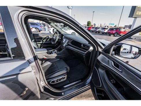 Used 2023 Jeep Grand Cherokee Overland w/ Adv Protech Group III image 21