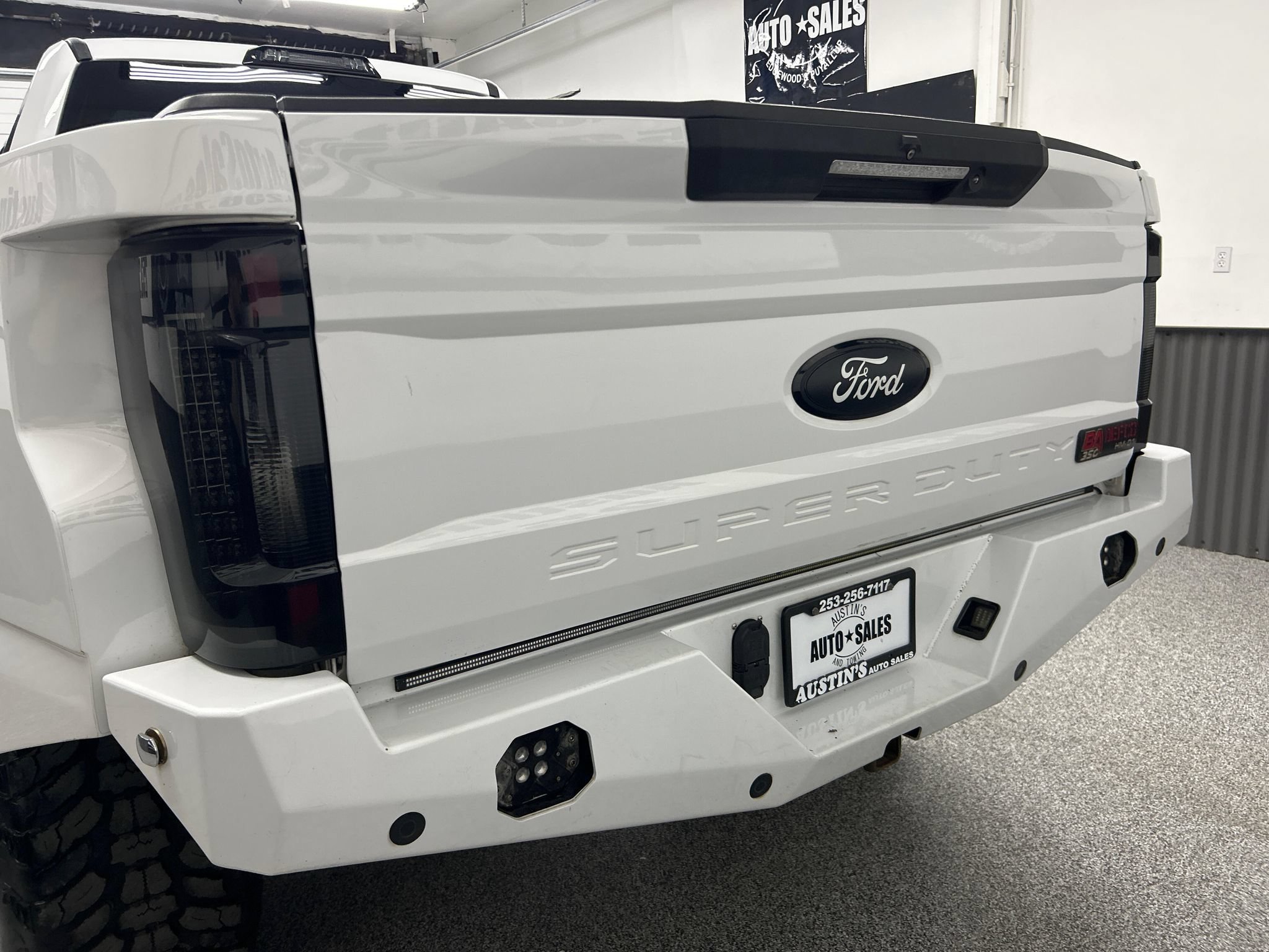 Used 2017 Ford F350 Lariat w/ Lariat Ultimate Package AWD/4WD image 5