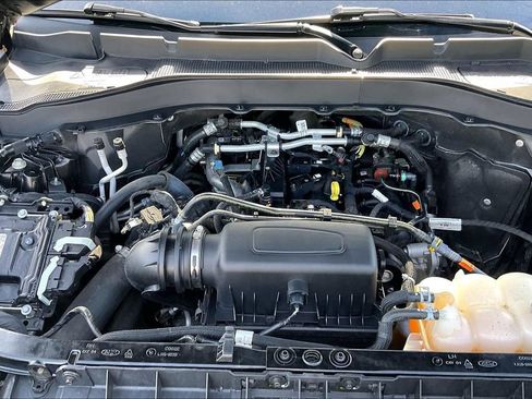 Used 2023 Ford Explorer XLT w/ Equipment Group 202A RWD image 9