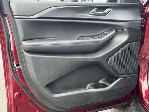 New 2025 Jeep Grand Cherokee Laredo X w/ Luxury Tech Group I image 11