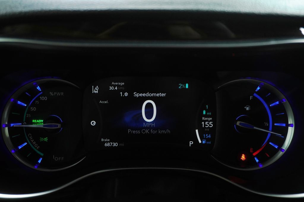 Used 2021 Chrysler Pacifica Limited w/ Uconnect Theater Family Group FWD image 29