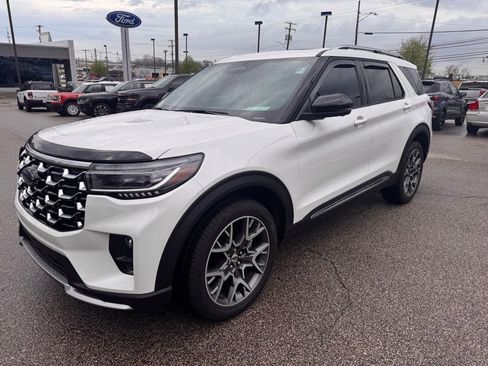 Used 2025 Ford Explorer Platinum w/ Ultimate Package image 1