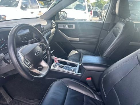 Used 2023 Ford Explorer Limited AWD/4WD image 10