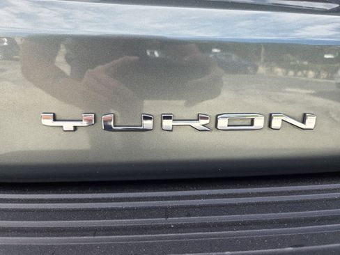 Used 2024 GMC Yukon XL SLT w/ SLT Luxury Package image 14