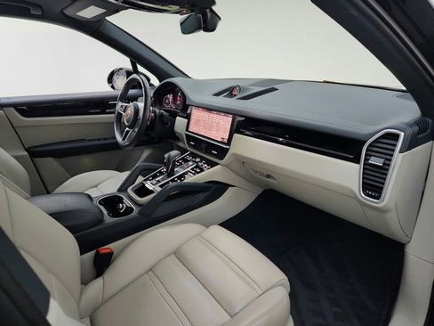 Used 2021 Porsche Cayenne AWD/4WD image 30