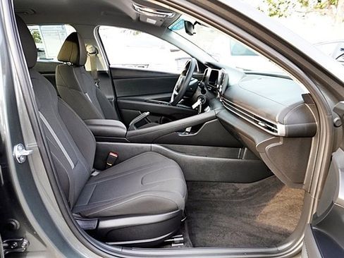 Certified 2026 Hyundai Elantra SE image 11