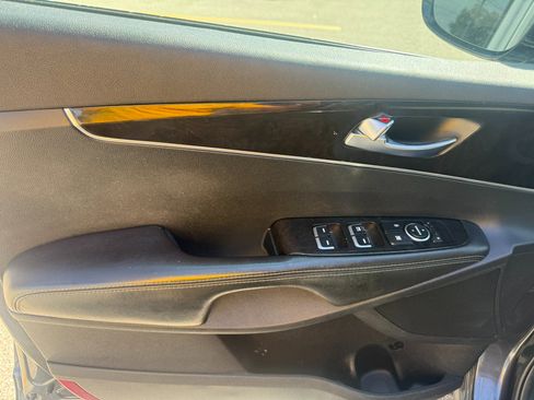 Used 2016 Kia Sorento LX w/ LX Convenience Package image 9