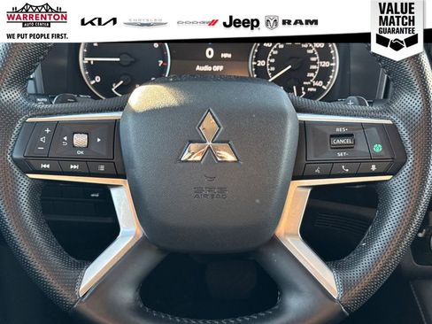 Used 2024 Mitsubishi Outlander SE image 22
