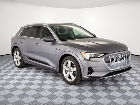 Used 2019 Audi e-tron Prestige w/ Prestige Package AWD/4WD image 7