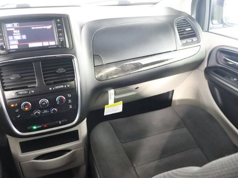 Used 2018 Dodge Grand Caravan SE FWD image 29