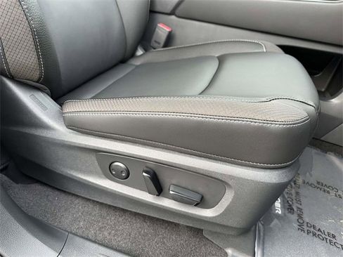 New 2025 Nissan Pathfinder SL image 9