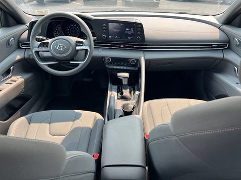 Used 2023 Hyundai Elantra SEL FWD image 7