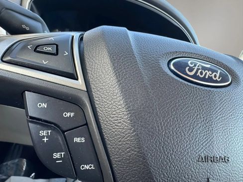 Used 2015 Ford Fusion SE FWD image 19