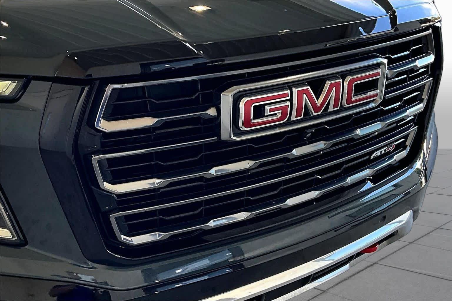 Used 2025 GMC Yukon XL AT4 w/ AT4 Premium Package AWD/4WD image 30
