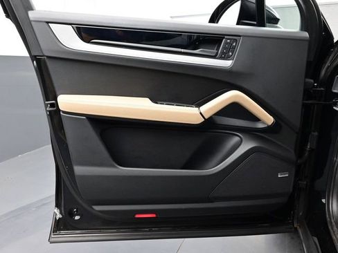 Certified 2024 Porsche Cayenne image 7