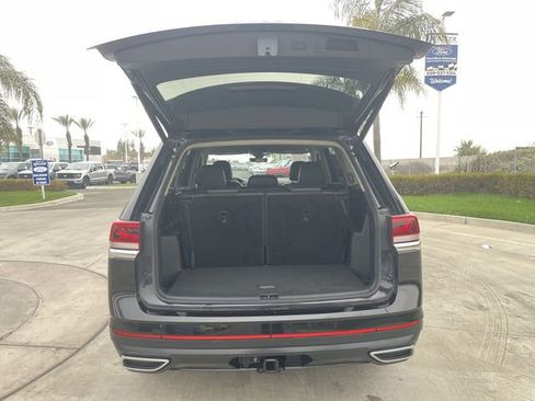 Used 2024 Volkswagen Atlas SE image 25