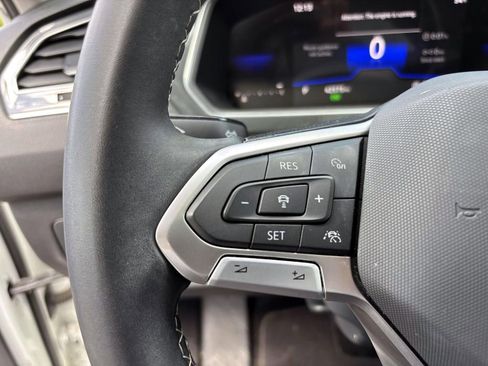 Used 2023 Volkswagen Tiguan SE w/ Panoramic Sunroof Package FWD image 17