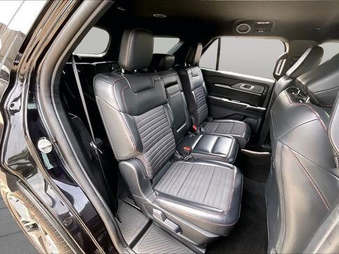 Used 2025 Ford Explorer ST-Line w/ ST-Line Street Pack AWD/4WD image 36
