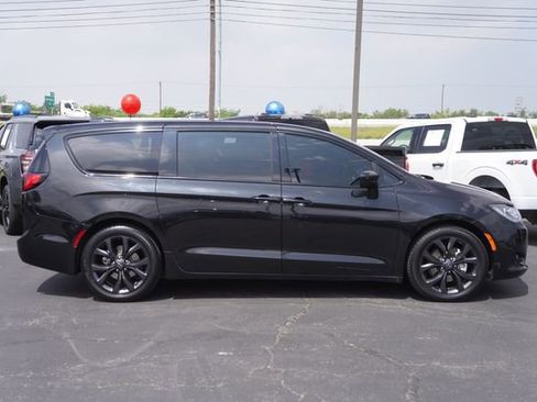 Used 2019 Chrysler Pacifica Touring Plus w/ S Appearance Package FWD image 5