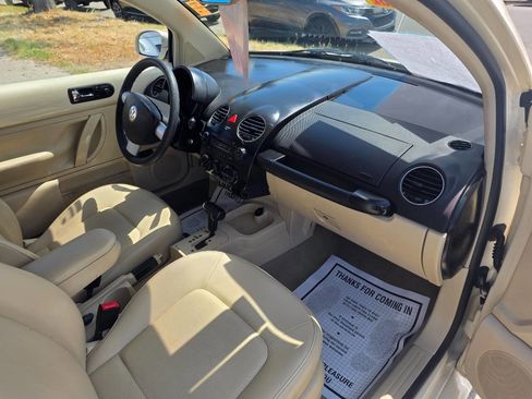 Used 2008 Volkswagen Beetle S image 11