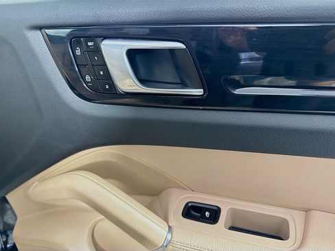 Used 2020 Porsche Cayenne image 29