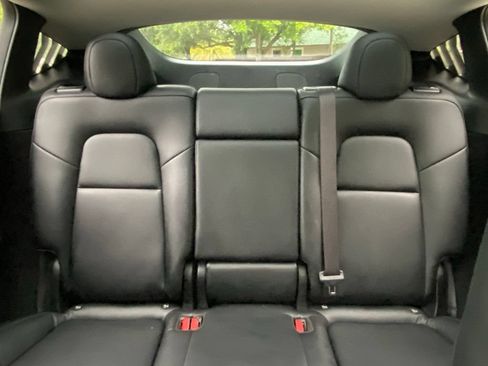 Used 2023 Tesla Model Y AWD image 21