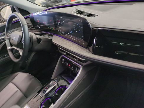 Used 2025 Audi Q5 Premium w/ Convenience Package image 38