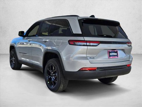 New 2025 Jeep Grand Cherokee Altitude image 9