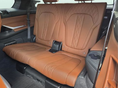 Used 2022 BMW X7 xDrive40i w/ M Sport Package AWD/4WD image 13