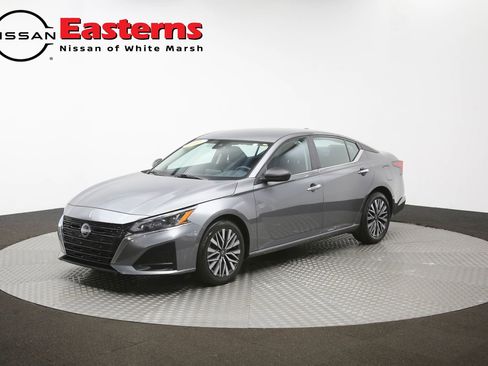 Used 2025 Nissan Altima 2.5 SV FWD image 54