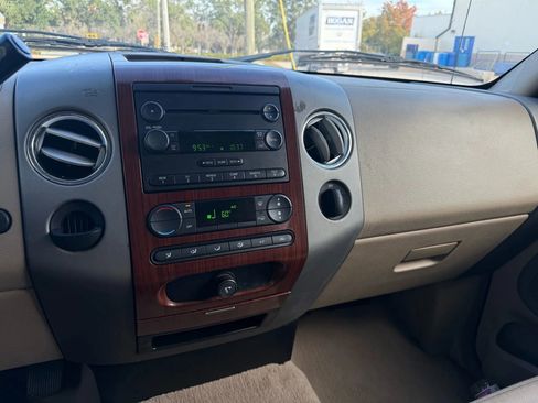 Used 2006 Ford F150 XLT image 12