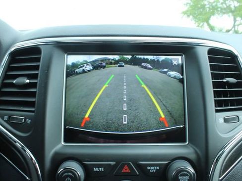 Used 2018 Jeep Grand Cherokee Limited AWD/4WD image 24