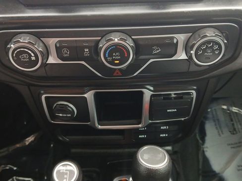 Used 2020 Jeep Wrangler Sport image 4