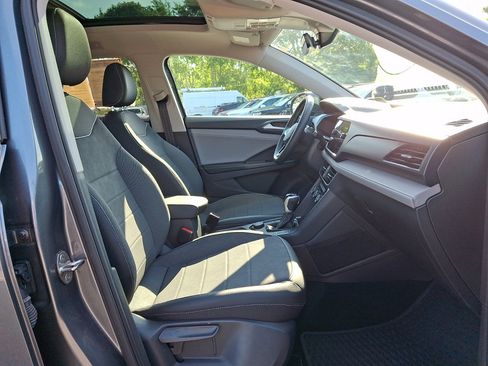 Used 2024 Volkswagen Taos SE w/ Panoramic Sunroof Package AWD/4WD image 13