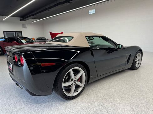 Used 2006 Chevrolet Corvette Convertible w/ Preferred Equipment Group RWD image 29