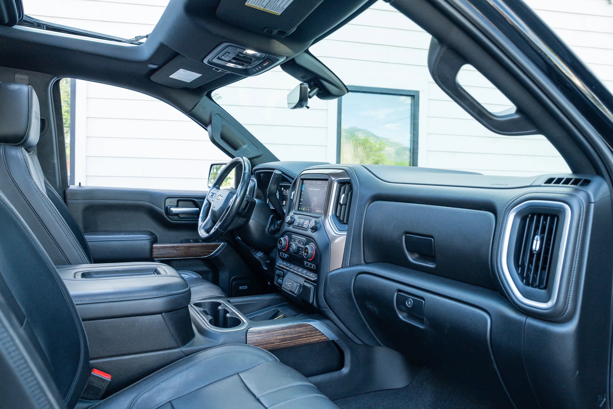 Used 2020 Chevrolet Silverado 1500 High Country w/ Technology Package AWD/4WD image 18