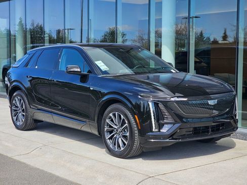 New 2026 Cadillac Lyriq Sport AWD/4WD image 7