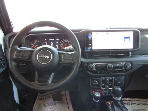 Used 2024 Jeep Gladiator Mojave AWD/4WD image 5