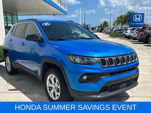 Used 2024 Jeep Compass Latitude AWD/4WD image 3