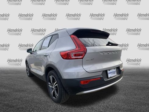 Used 2025 Volvo XC40 B5 Core image 8