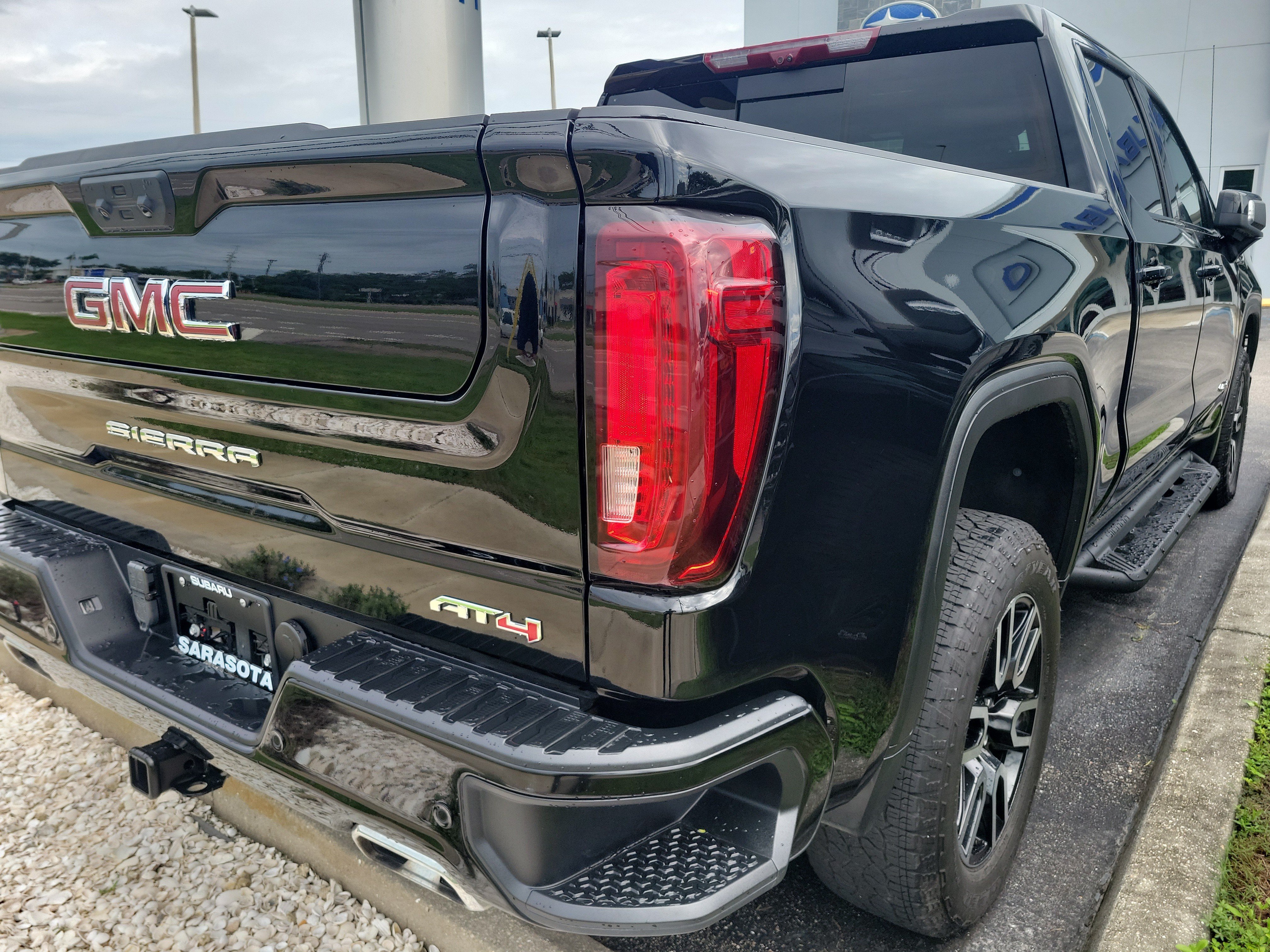 Used 2024 GMC Sierra 1500 AT4 w/ Technology Package AWD/4WD image 9