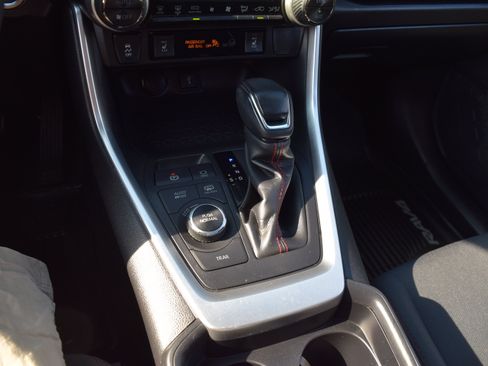 Used 2021 Toyota RAV4 SE w/ Weather & Moonroof Package AWD/4WD image 18