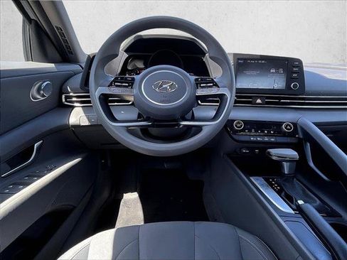 Used 2023 Hyundai Elantra SEL FWD image 7