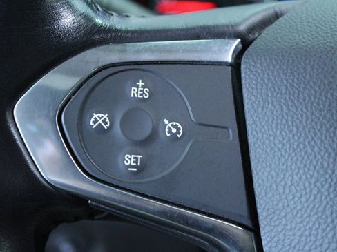 Used 2020 Chevrolet Traverse LT image 16