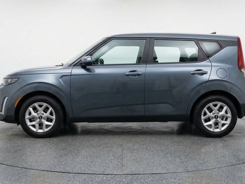 Used 2025 Kia Soul LX w/ LX Technology Package FWD image 5