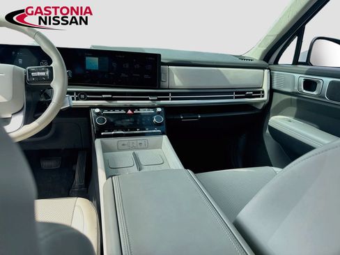 Used 2025 Hyundai Santa Fe SEL FWD image 30