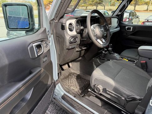 Used 2024 Jeep Wrangler Unlimited Sahara image 20