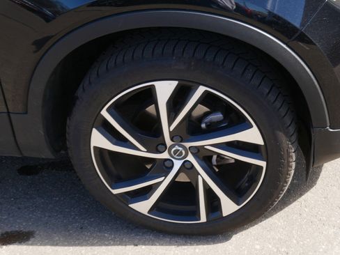 Used 2022 Volvo XC40 T5 R-Design image 9